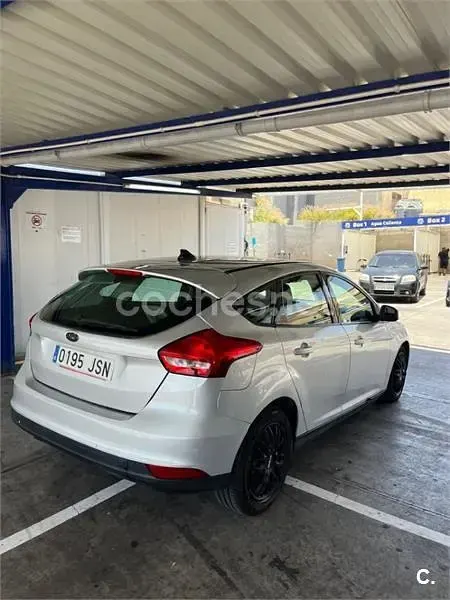 Usado Ford Focus Business Edition 125 CV (91 kW) 2016 Gris / plata Berlina