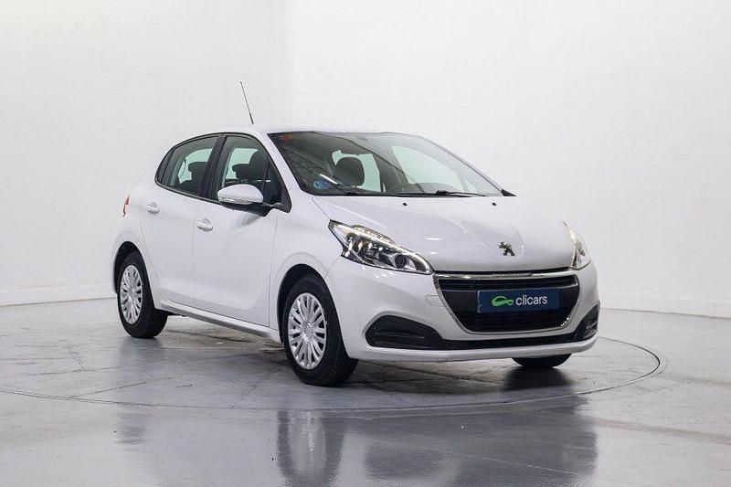 Usado Peugeot 208 Active 82 CV (60 kW) 2017 Blanco Utilitario