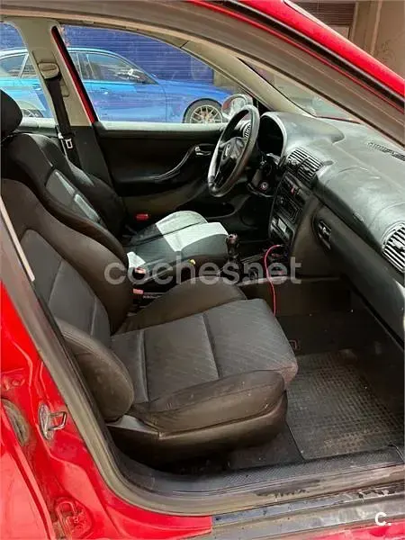 Usado Seat Leon Sport 110 CV (80 kW) 2004 Rojo Utilitario