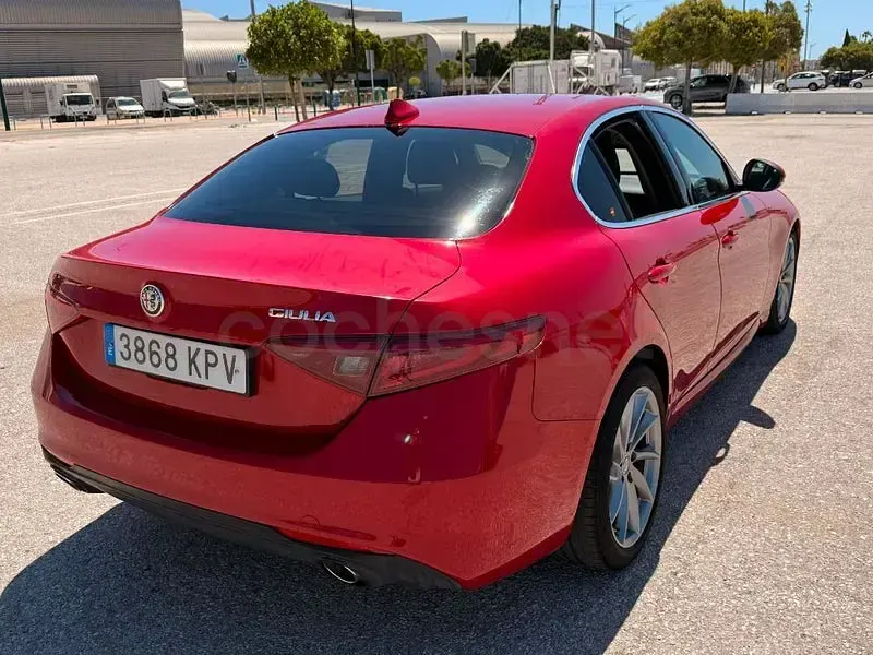 Usado Alfa Romeo Giulia Super 180 CV (132 kW) 2018 Rojo Berlina