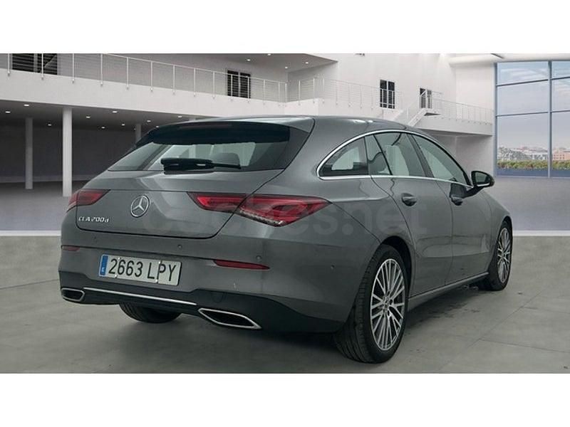 Usado Mercedes CLA200 Shooting Brake 150 CV (110 kW) 2021 Gris / plata Familiar