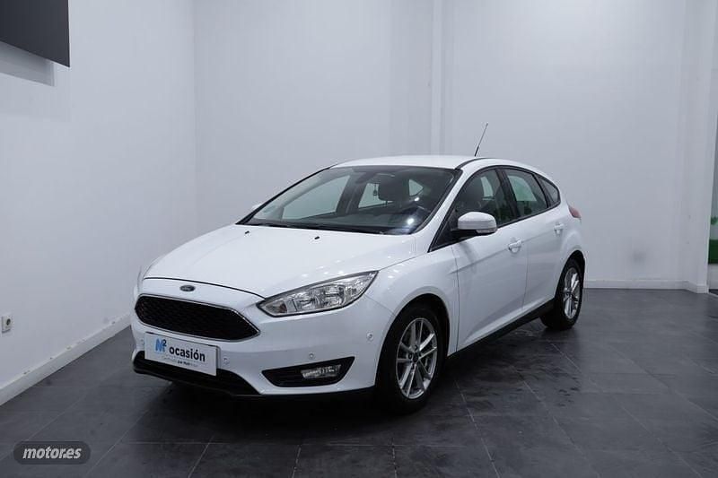 Blanco Usado 2017 Ford Focus Titanium Berlina | 9990 € (Buen precio) - Imagen 1/4