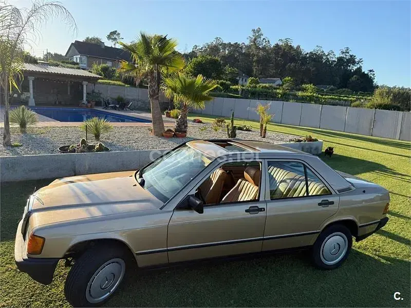 Usado Mercedes 190 75 CV (55 kW) 1985 Beige Berlina