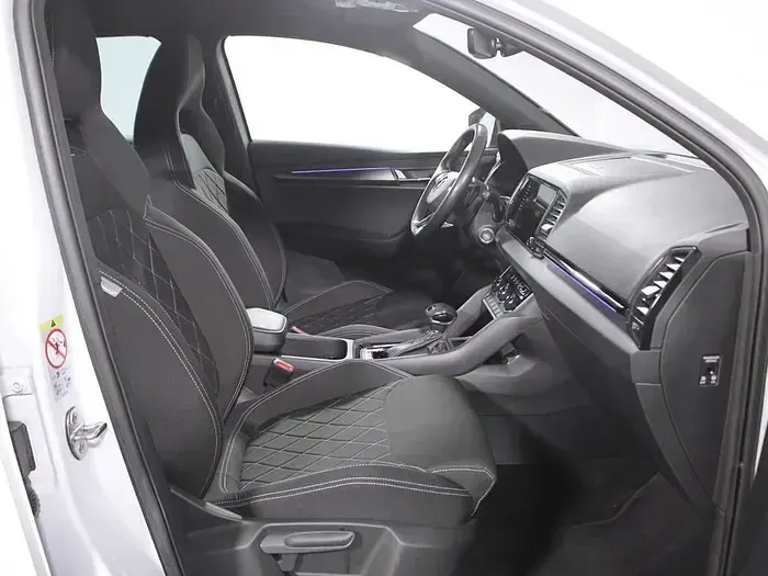 Usado Skoda Karoq SportLine 150 CV (110 kW) 2023 Blanco SUV