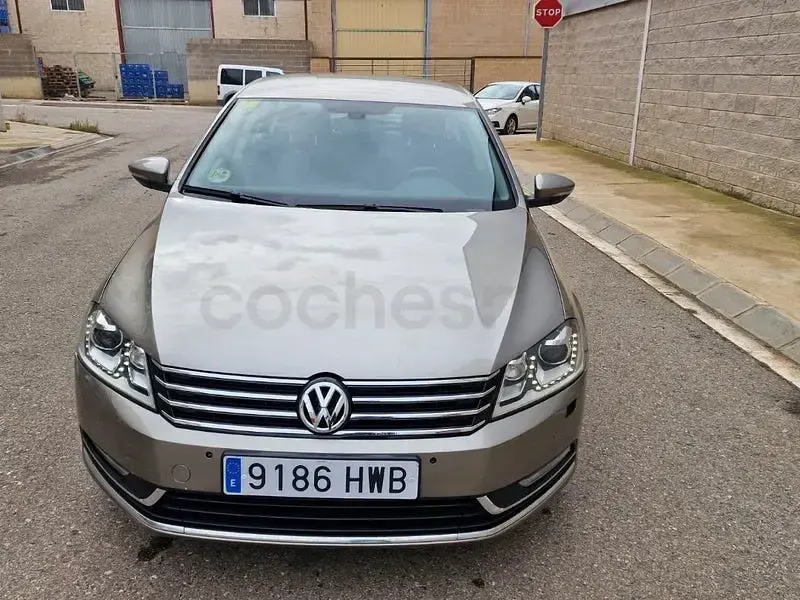 Usado VW Passat Advance 140 CV (102 kW) 2014 Marrón Berlina