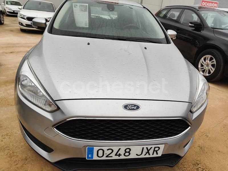 Usado Ford Focus Trend 125 CV (91 kW) 2017 Gris / plata Familiar