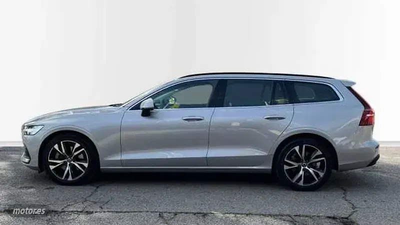 Usado Volvo V60 Core 197 CV (144 kW) 2025 Plateado Familiar