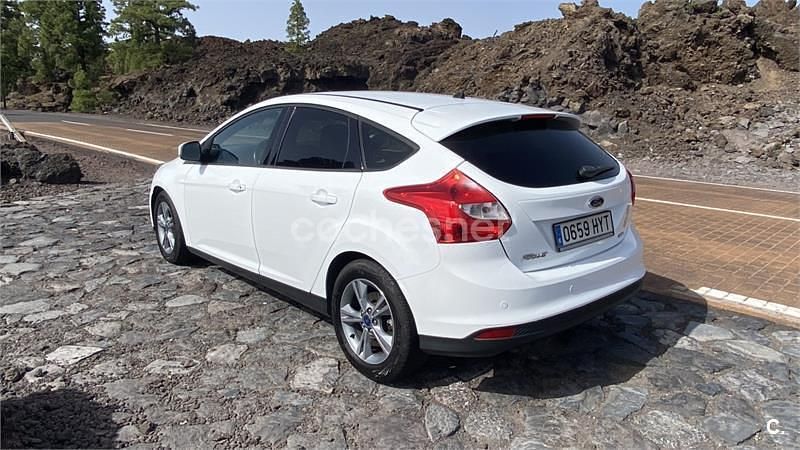 Usado Ford Focus 125 CV (91 kW) 2014 Blanco Berlina