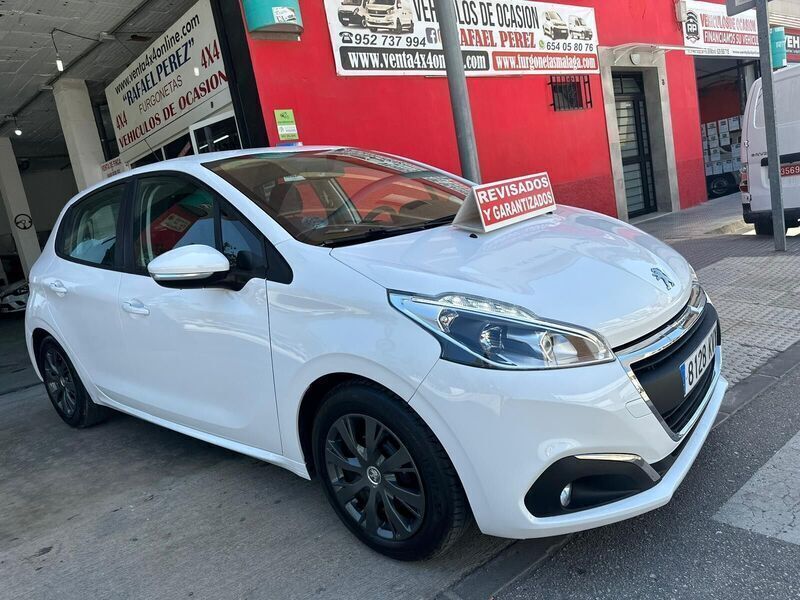 Blanco Usado 2019 Peugeot 208 Active Utilitario | 7500 € (Precio justo) - Imagen 1/4