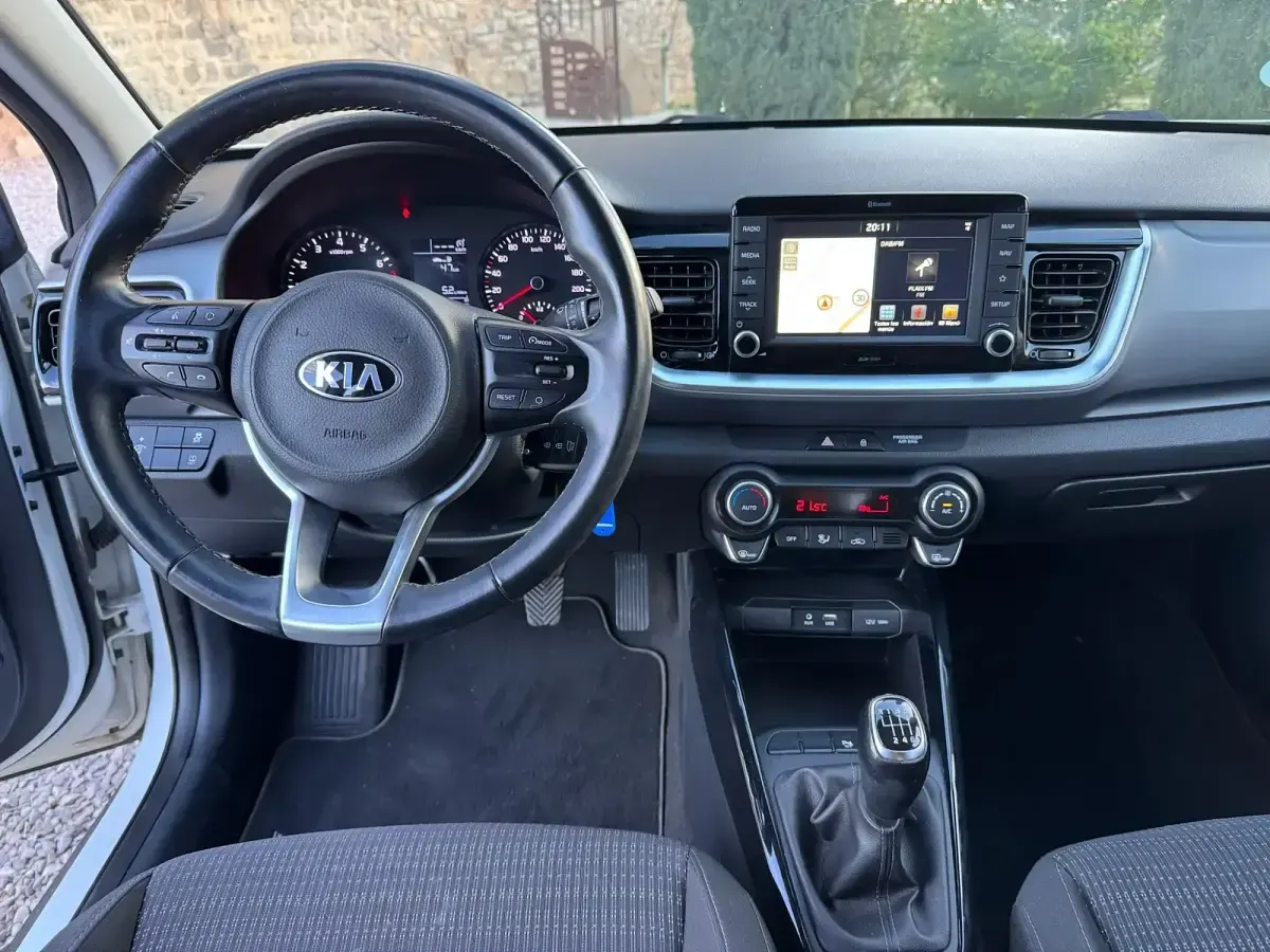 Usado Kia Stonic 120 CV (88 kW) 2019 Blanco SUV