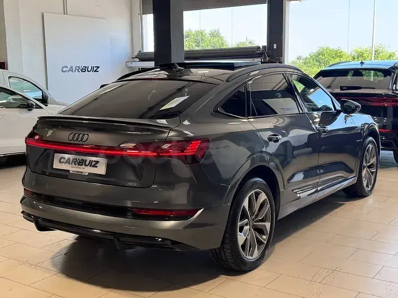 Usado Audi e-tron Sportback S-line plus 300 kW (408 CV) 2023 Eléctrico SUV