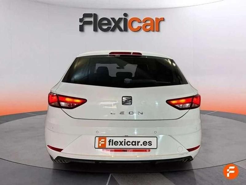 Usado Seat Leon Style 116 CV (85 kW) 2019 Blanco Berlina