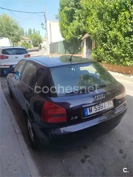 Usado Audi A3 Ambiente 125 CV (91 kW) 1999 Azul Utilitario