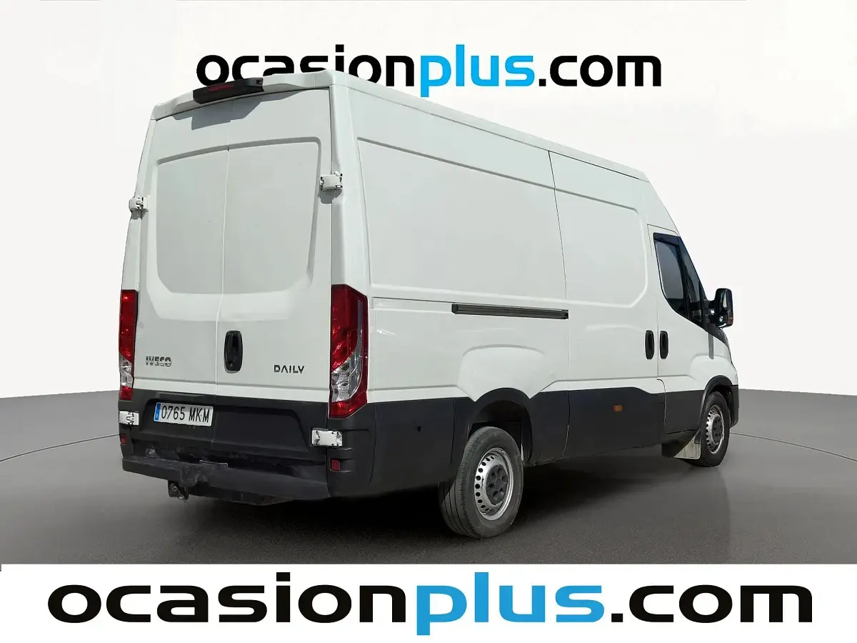 Usado Iveco Daily 136 CV (100 kW) 2019 Blanco Familiar