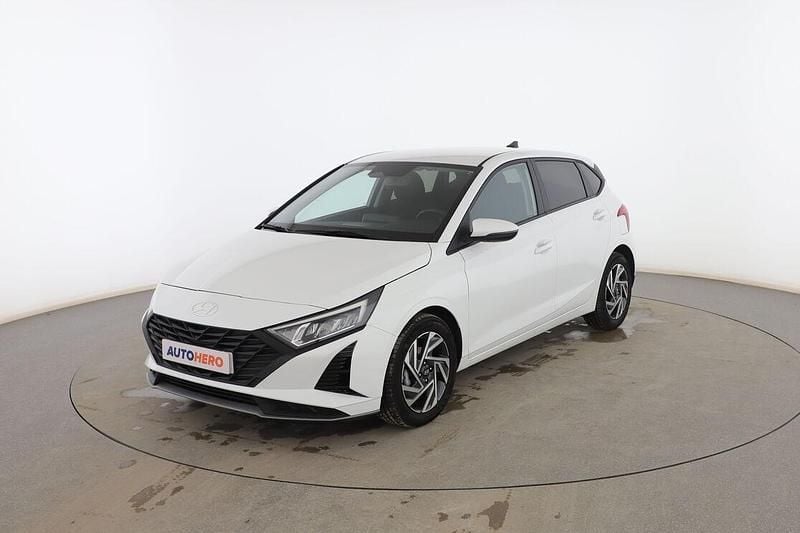 Blanco Usado 2024 Hyundai i20 Utilitario | 15.799 € (Precio justo) - Imagen 1/3