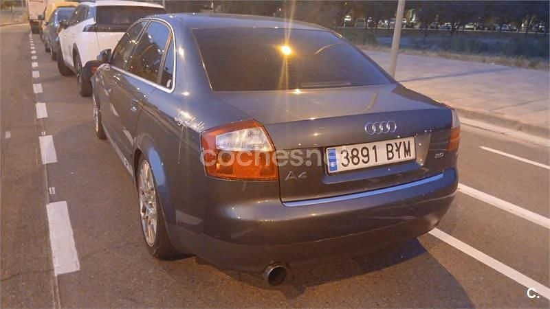 Usado Audi A4 130 CV (95 kW) 2002 Azul Berlina