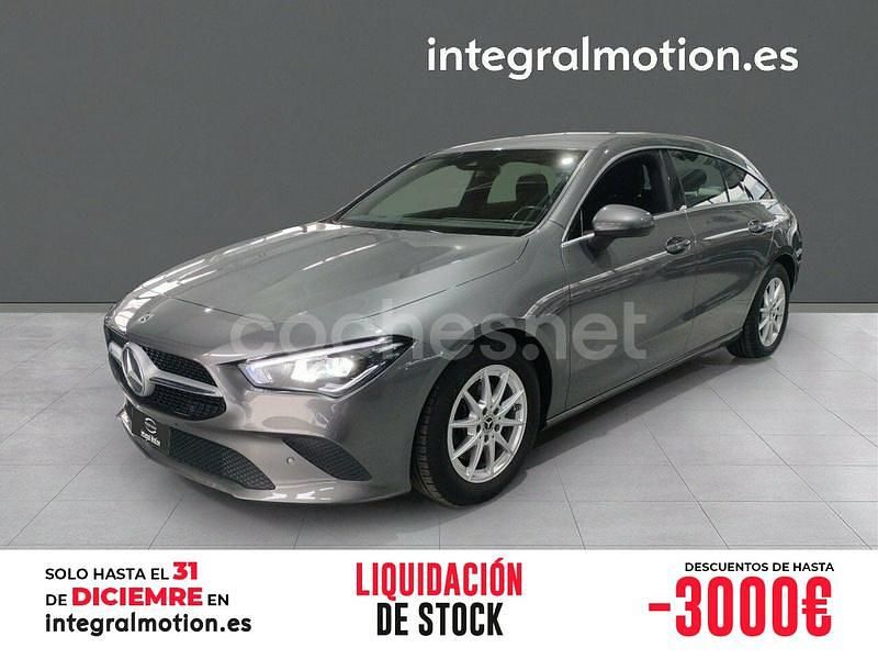 Gris / plata Usado 2021 Mercedes CLA200 Shooting Brake Familiar | 26.500 € (Buen precio) - Imagen 1/4
