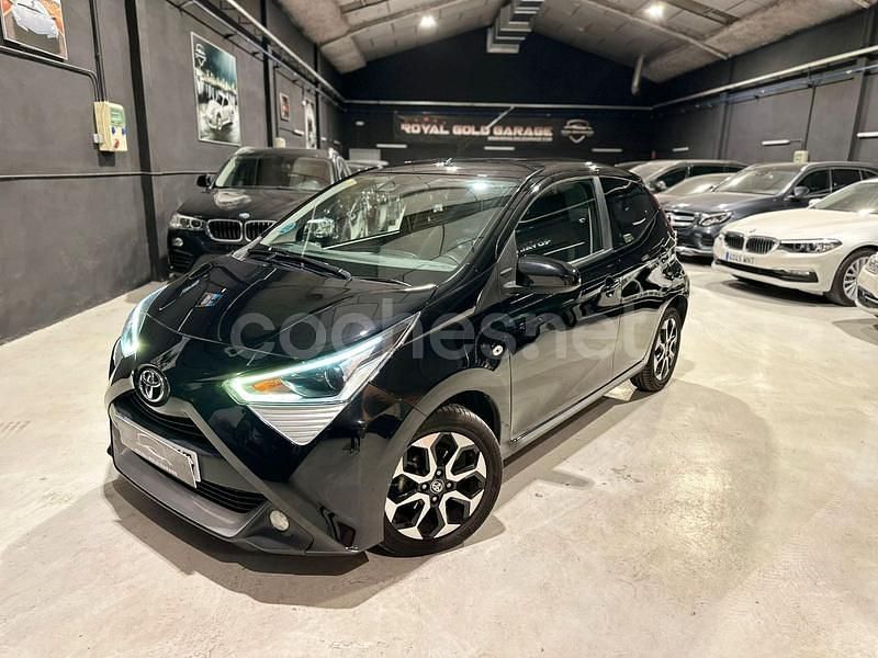 Usado Toyota Aygo X-play 72 CV (52 kW) 2020 Negro Utilitario