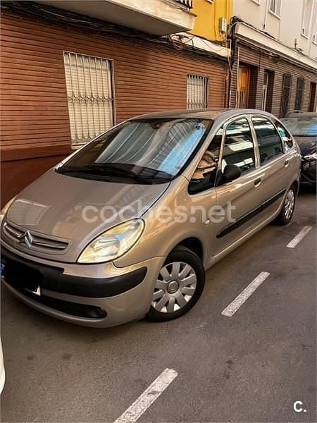 Beige Usado 2004 Citroën Xsara Picasso Exclusive Monovolumen | 2300 € (Precio justo) - Imagen 1/4