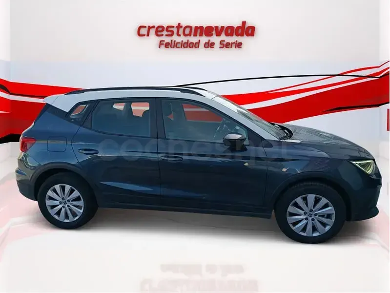 Usado Seat Arona Style 110 CV (80 kW) 2024 Gris / plata SUV