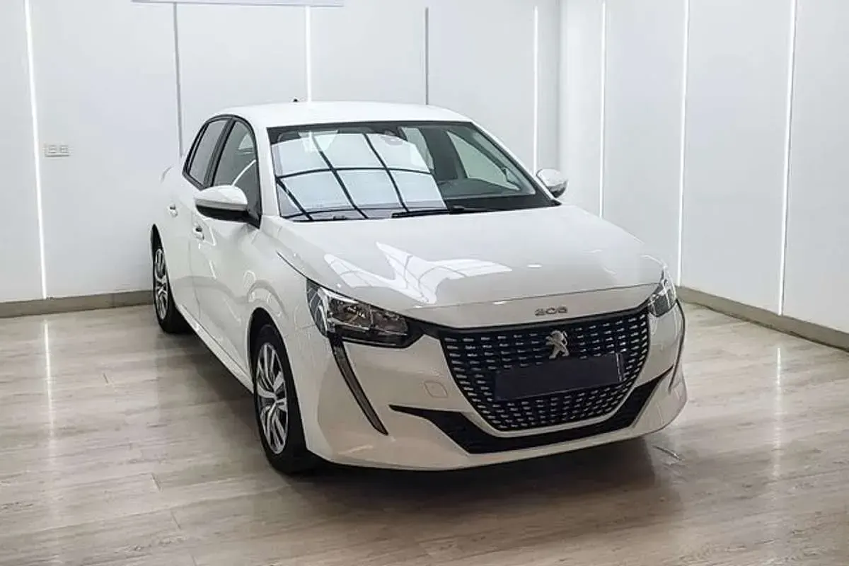 Usado Peugeot 208 Active 101 CV (74 kW) 2020 Blanco Utilitario