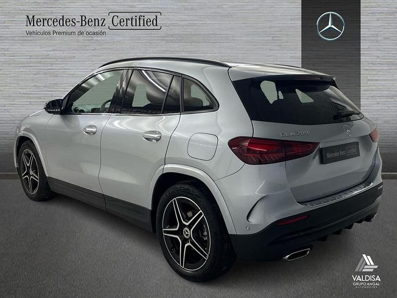 Usado Mercedes GLA200 AMG line 163 CV (119 kW) 2025 Plata hightech SUV