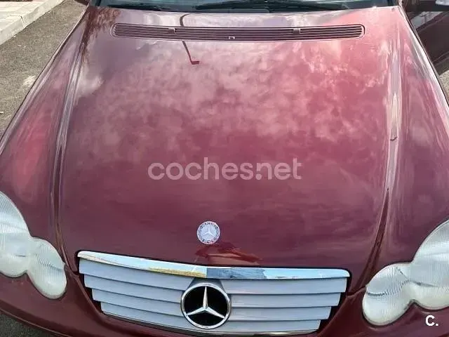 Usado Mercedes C200 163 CV (119 kW) 2002 Rojo Berlina
