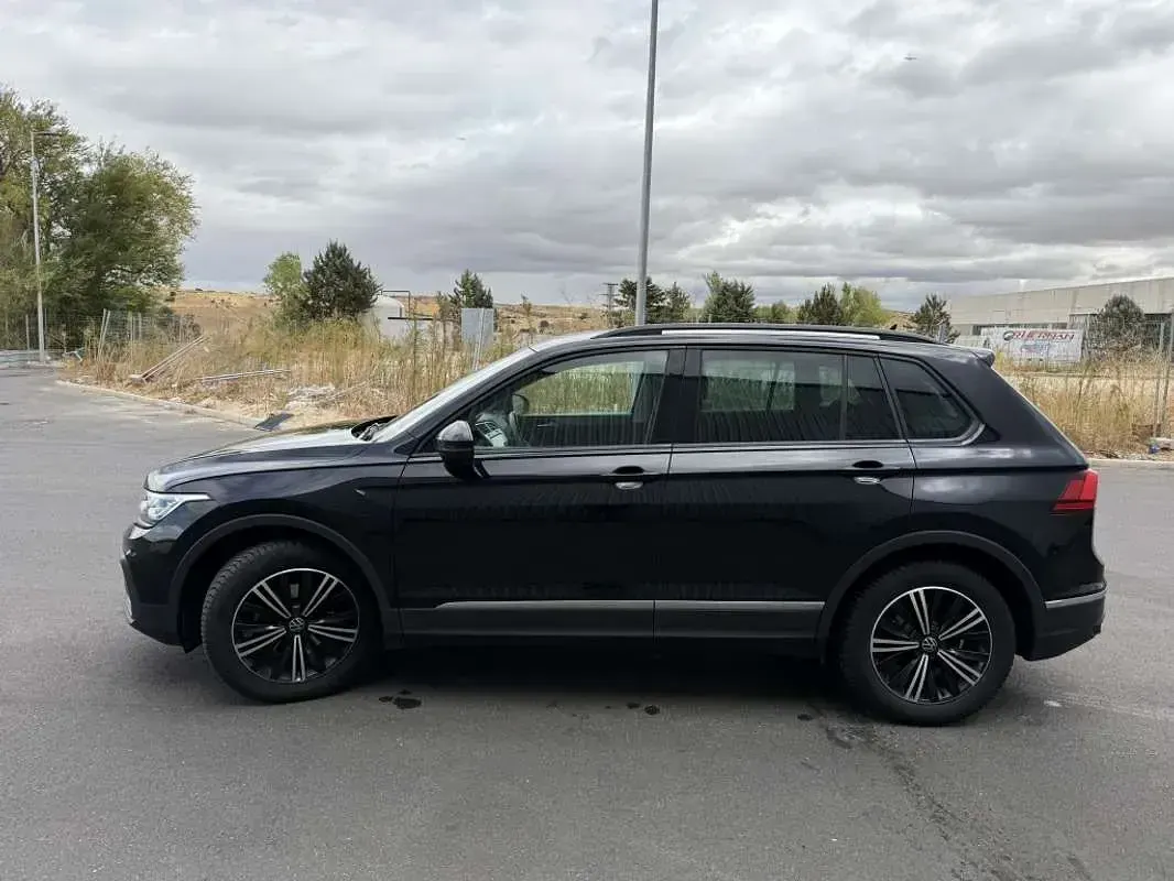 Usado VW Tiguan Life 150 CV (110 kW) 2021 Negro SUV