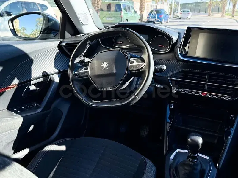 Usado Peugeot 2008 Active 110 CV (80 kW) 2021 Gris / plata SUV