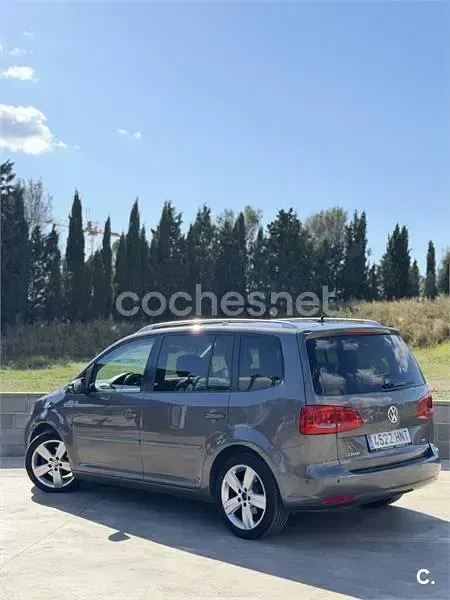 Usado VW Touran Edition 105 CV (77 kW) 2013 Gris / plata Monovolumen