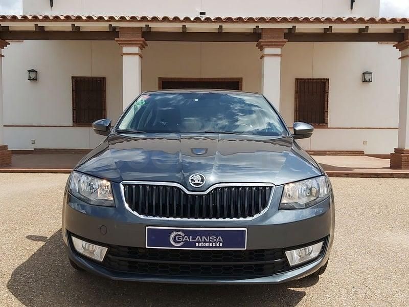 Usado Skoda Octavia Ambition 105 CV (77 kW) 2015 Gris / plata Utilitario