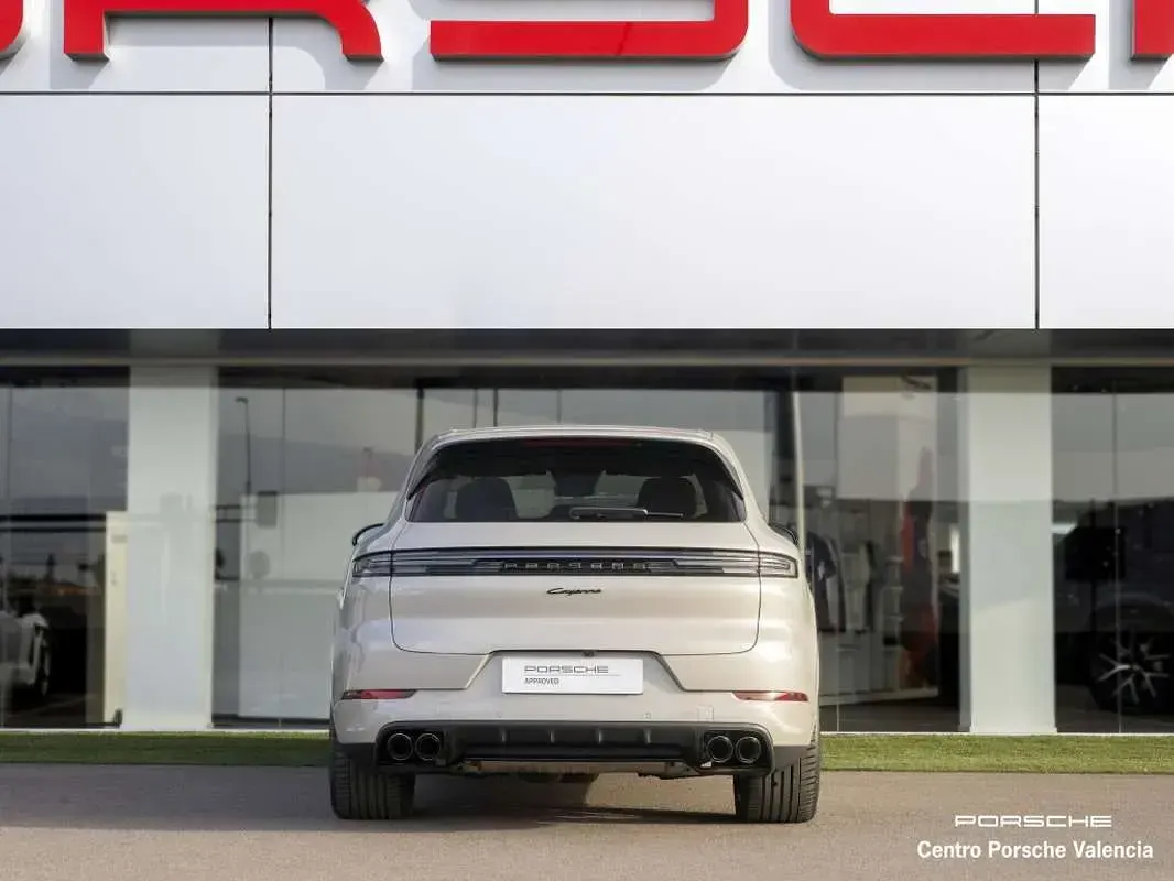 Usado Porsche Cayenne E-Hybrid Black Edition 470 CV (345 kW) 2026 Beige SUV