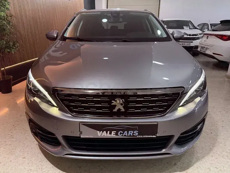Usado Peugeot 308 SW Style 130 CV (95 kW) 2021 Gris / plata Familiar