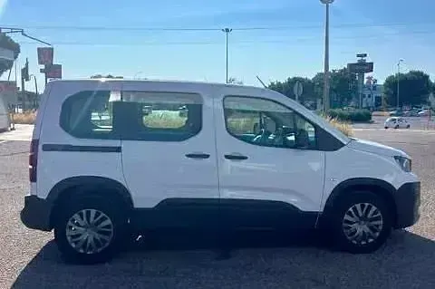 Usado Peugeot Rifter Business-Line 100 CV (73 kW) 2023 Blanco Monovolumen