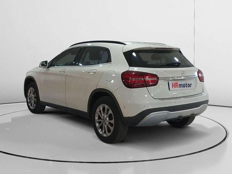 Usado Mercedes GLA180 122 CV (89 kW) 2017 Blanco SUV