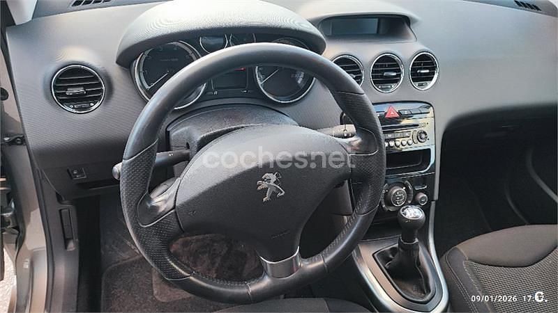 Usado Peugeot 308 Access 120 CV (88 kW) 2013 Beige Berlina