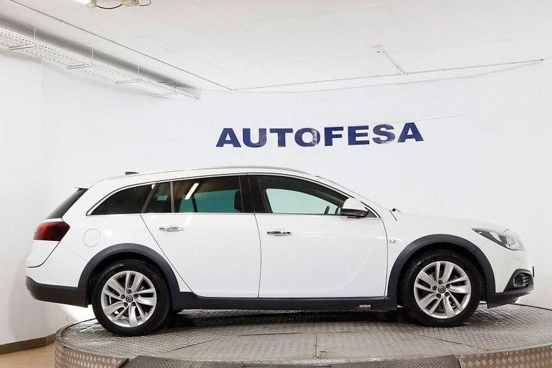 Usado Opel Insignia Country Tourer S 170 CV (125 kW) 2016 Blanco Familiar