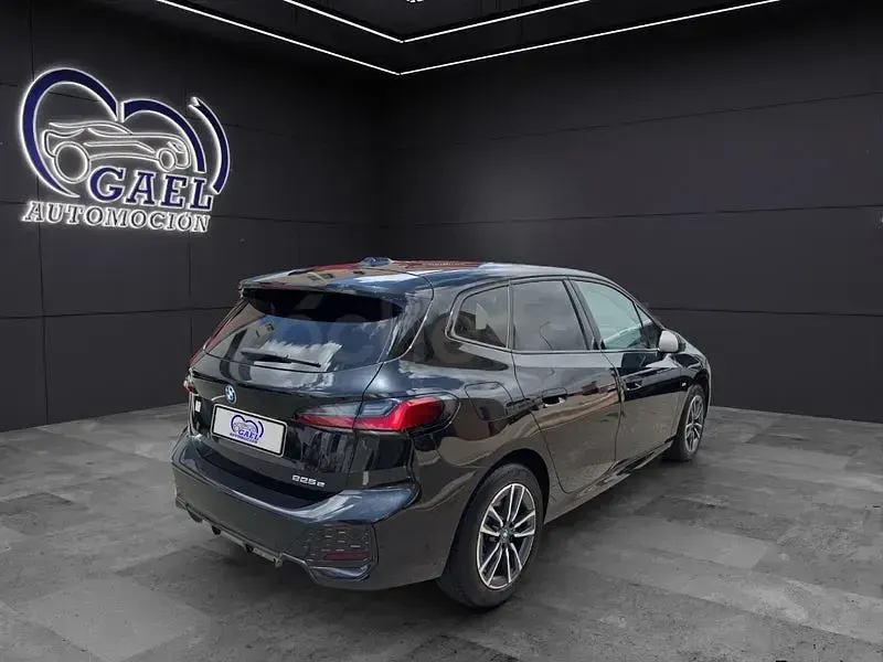 Usado BMW 225 Active Tourer 245 CV (180 kW) 2023 Negro Monovolumen