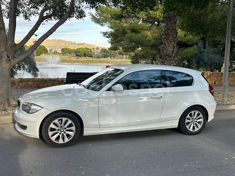 Usado BMW 120 170 CV (125 kW) 2009 Blanco Utilitario