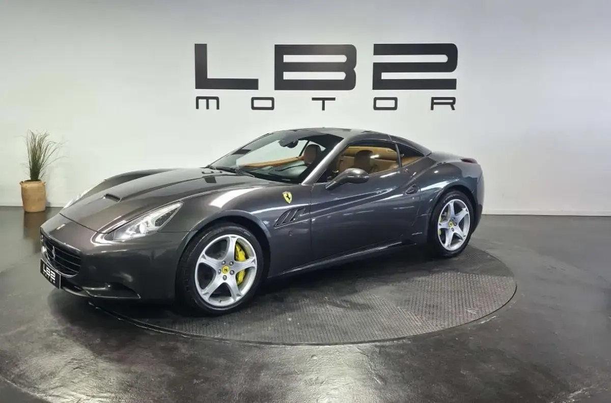 Usado Ferrari California 460 CV (338 kW) 2011 Gris Descapotable