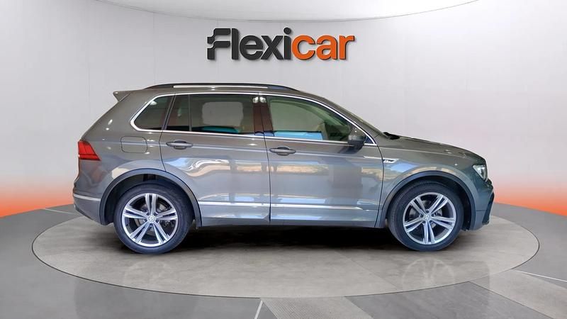 Usado VW Tiguan Sportline 151 CV (111 kW) 2019 Gris SUV