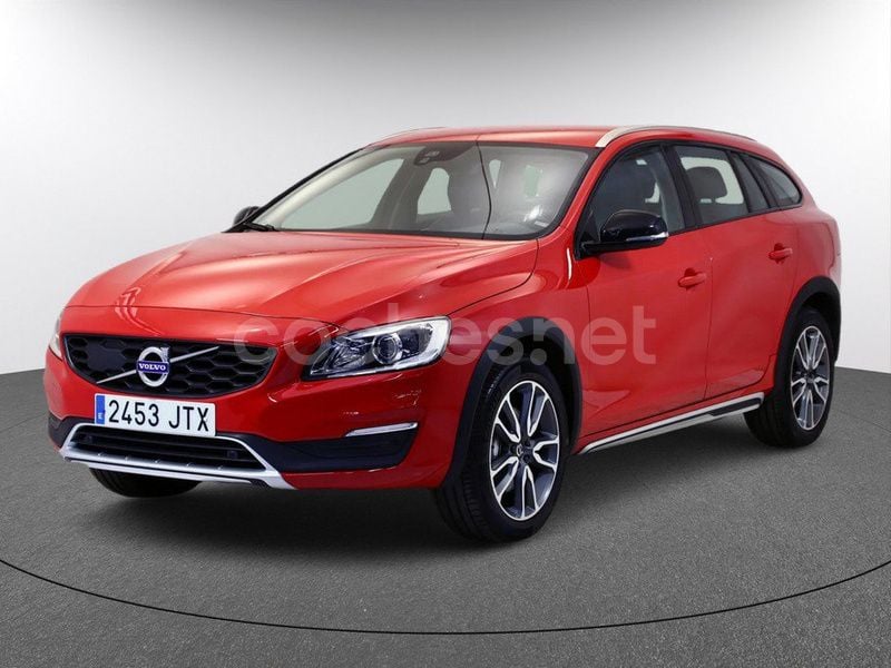 Rojo Usado 2016 Volvo V60 CC Summum Familiar | 21.380 € (Super precio) - Imagen 1/4