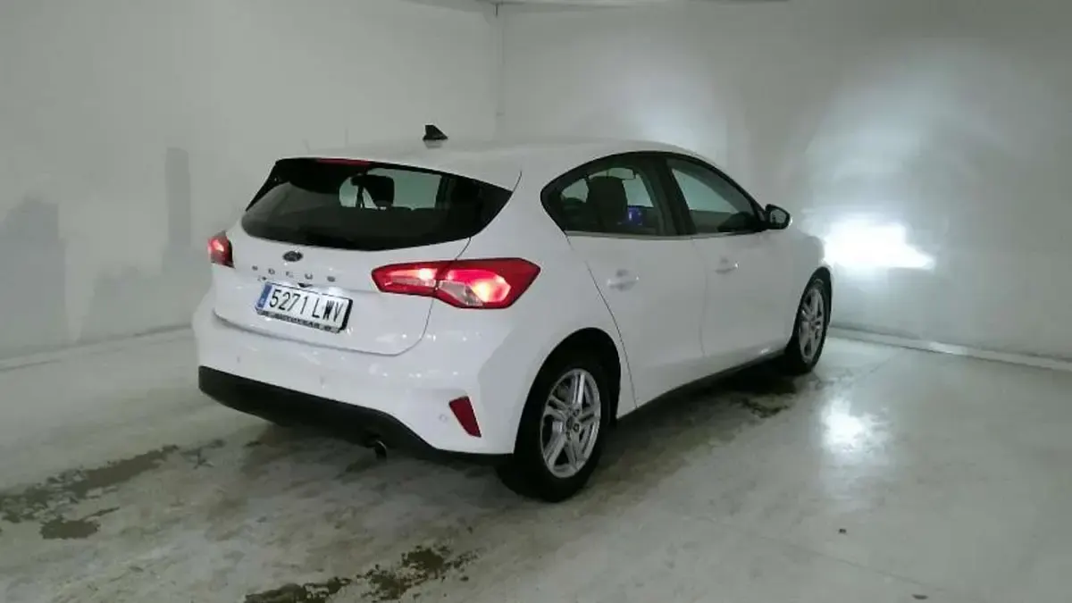 Usado Ford Focus Trend 95 CV (69 kW) 2022 Blanco Utilitario