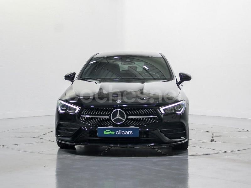 Usado Mercedes CLA200 Shooting Brake 150 CV (110 kW) 2023 Gris / plata Familiar