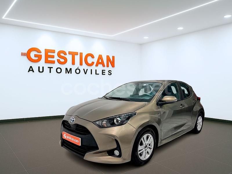Marrón Usado 2022 Toyota Yaris Hybrid Active Berlina | 16.990 € (Buen precio) - Imagen 1/4