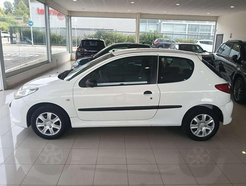 Usado Peugeot 206+ 70 CV (51 kW) 2010 Blanco Utilitario