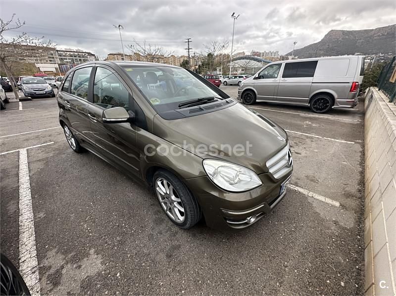 Usado Mercedes B200 140 CV (102 kW) 2011 Marrón Monovolumen