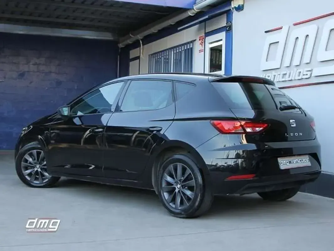 Usado Seat Leon ST Style 131 CV (96 kW) 2019 Negro Familiar