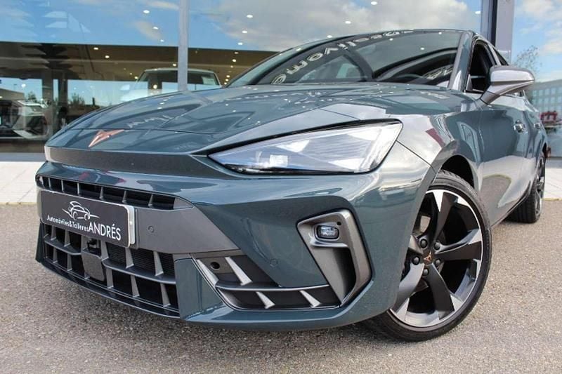 Käytetty Cupra Leon 150 HP (110 kW) 2024 Sininen Viistoperä