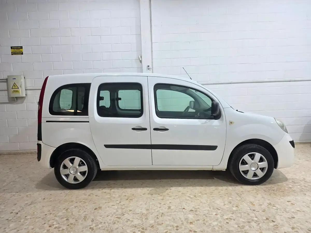 Usado Renault Kangoo 75 CV (55 kW) 2012 Blanco Monovolumen